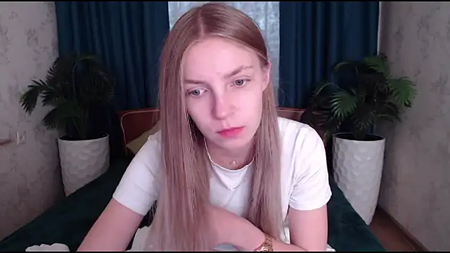 HitGyrl online show from October 30, 8:05 am