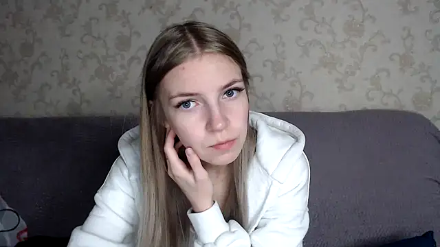 HitGyrl online show from November 23, 1:05 am