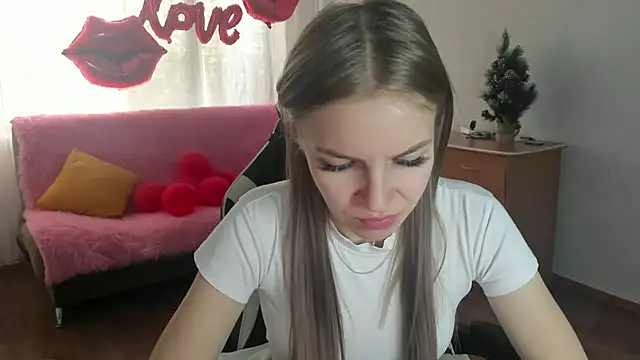 HitGyrl online show from March 10, 8:08 am