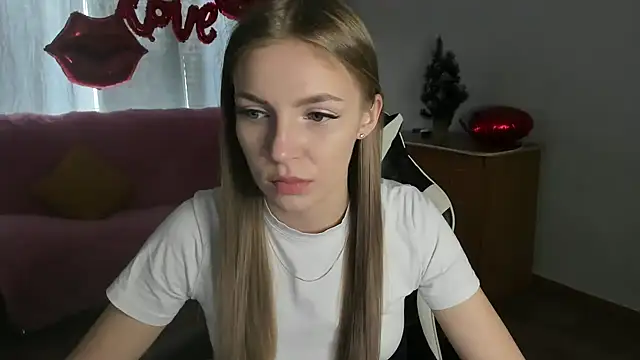 HitGyrl online show from March 27, 8:26 am