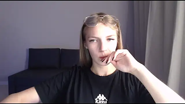 HitGyrl online show from August 2, 4:38 pm