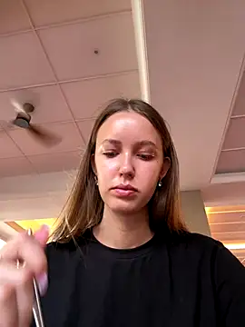 Snapshot of ElliRose chatting on October 13, 1:27 am ElliRose online show from October 13, 1:27 am