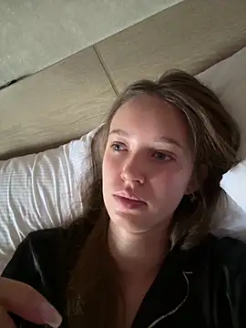 Snapshot of ElliRose chatting on October 24, 2:41 am ElliRose online show from October 24, 2:41 am