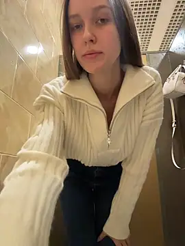 Snapshot of ElliRose chatting on December 22, 7:49 am ElliRose online show from December 22, 7:49 am