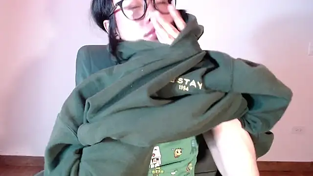 Snapshot of _mavis2 chatting on October 7, 8:17 pm mavis2 online show from October 7, 8:17 pm