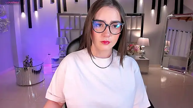 Snapshot of SarahRhodes_ chatting on April 17, 12:30 pm SarahRhodes online show from April 17, 12:30 pm