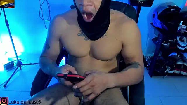 Snapshot of zeus_7777 chatting on January 18, 11:03 am zeus 7777 online show from January 18, 11:03 am