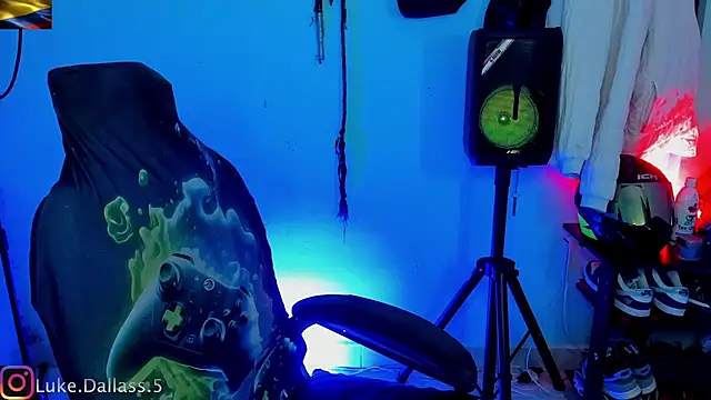 Snapshot of zeus_7777 chatting on February 6, 10:29 am zeus 7777 online show from February 6, 10:29 am