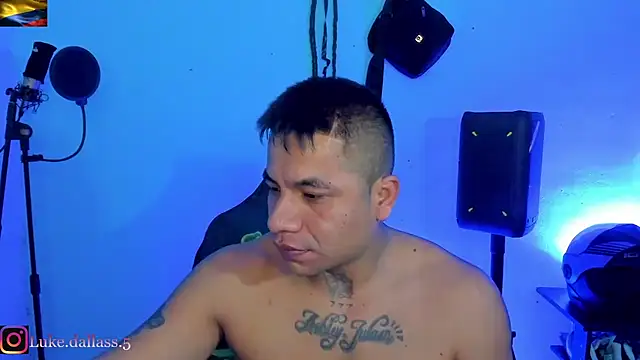 Snapshot of zeus_7777 chatting on February 12, 7:36 am zeus 7777 online show from February 12, 7:36 am