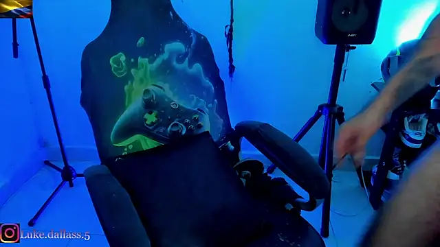 Snapshot of zeus_7777 chatting on February 16, 10:11 am zeus 7777 online show from February 16, 10:11 am