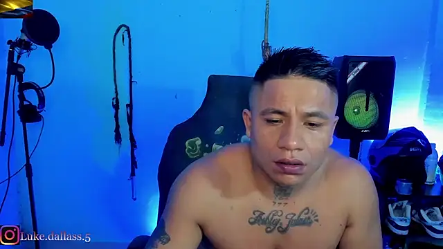 Snapshot of zeus_7777 chatting on February 18, 9:49 am zeus 7777 online show from February 18, 9:49 am