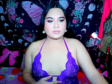 Snapshot of YourThicc_bella chatting on June 9, 2:39 pm YourThicc bella online show from June 9, 2:39 pm