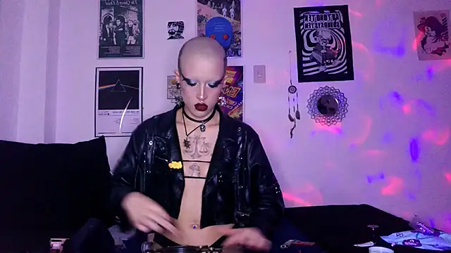 Snapshot of plutonbluemooon333 chatting on October 29, 12:02 am plutonbluemooon333 online show from October 29, 12:02 am