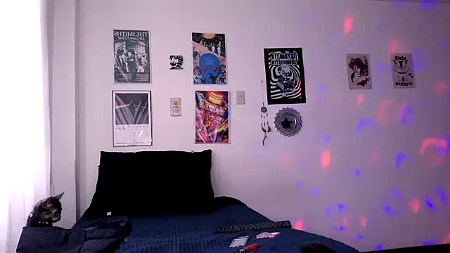 Snapshot of plutonbluemooon333 chatting on December 17, 8:59 pm plutonbluemooon333 online show from December 17, 8:59 pm