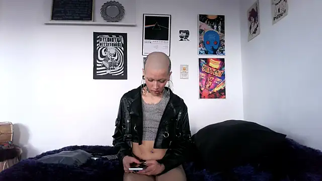 Snapshot of plutonbluemooon333 chatting on January 12, 9:09 pm plutonbluemooon333 online show from January 12, 9:09 pm