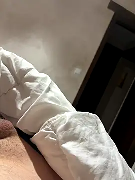 Snapshot of elcalabacin chatting on October 19, 4:13 am elcalabacin online show from October 19, 4:13 am