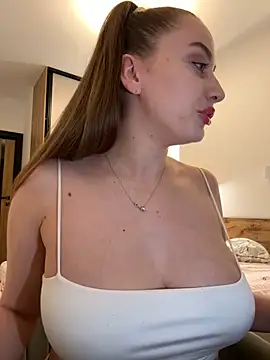 Snapshot of Maribelle_Vinnie chatting on March 19, 7:29 pm Maribelle Vinnie online show from March 19, 7:29 pm