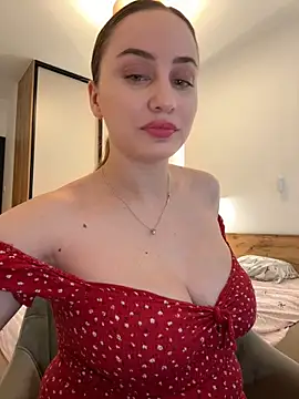 Snapshot of Maribelle_Vinnie chatting on April 16, 5:25 pm Maribelle Vinnie online show from April 16, 5:25 pm