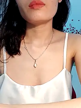 Hinna x online show from April 15, 3:08 pm