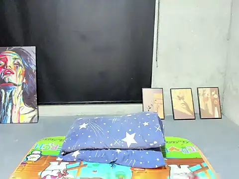 Colette Thompson online show from February 10, 2:10 pm