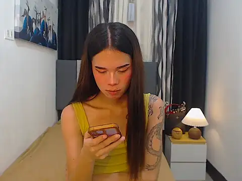 Snapshot of Colette_Thompson chatting on April 22, 12:50 pm Colette Thompson online show from April 22, 12:50 pm