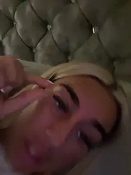 Snapshot of EllieMaeBaby chatting on September 17, 9:38 pm EllieMaeBaby online show from September 17, 9:38 pm