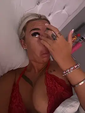 Snapshot of EllieMaeBaby chatting on September 21, 11:34 am EllieMaeBaby online show from September 21, 11:34 am