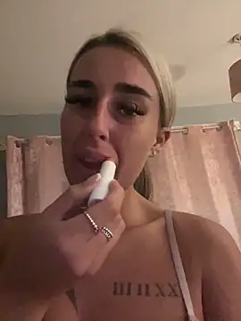 Snapshot of EllieMaeBaby chatting on October 10, 7:46 pm EllieMaeBaby online show from October 10, 7:46 pm