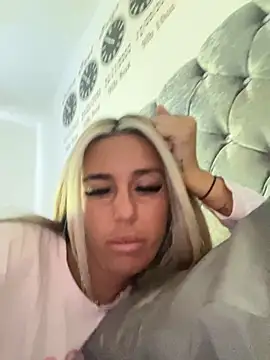 Snapshot of EllieMaeBaby chatting on November 20, 10:48 am EllieMaeBaby online show from November 20, 10:48 am