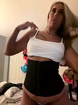 Snapshot of EllieMaeBaby chatting on November 22, 5:56 pm EllieMaeBaby online show from November 22, 5:56 pm