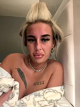 Snapshot of EllieMaeBaby chatting on November 24, 10:42 pm EllieMaeBaby online show from November 24, 10:42 pm