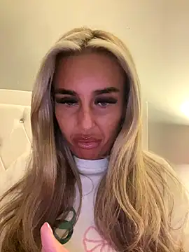 Snapshot of EllieMaeBaby chatting on November 27, 10:12 pm EllieMaeBaby online show from November 27, 10:12 pm