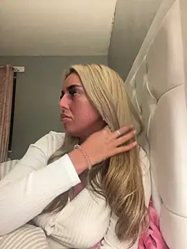 Snapshot of EllieMaeBaby chatting on January 8, 2:36 am EllieMaeBaby online show from January 8, 2:36 am