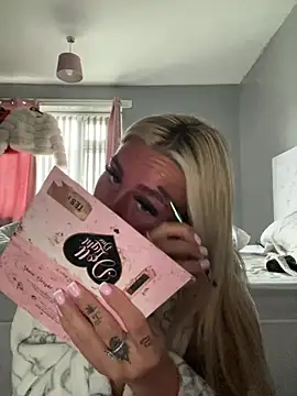 Snapshot of EllieMaeBaby chatting on February 7, 11:47 am EllieMaeBaby online show from February 7, 11:47 am