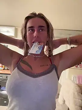 Snapshot of EllieMaeBaby chatting on March 10, 9:42 pm EllieMaeBaby online show from March 10, 9:42 pm