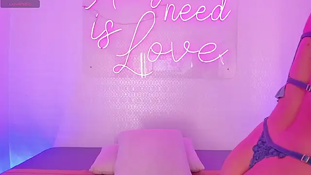 aleksandramiller  online show from January 7, 8:33 pm