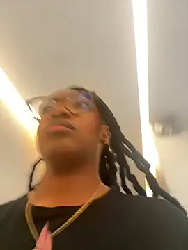 YallianaBrooks online show from December 2, 7:20 pm