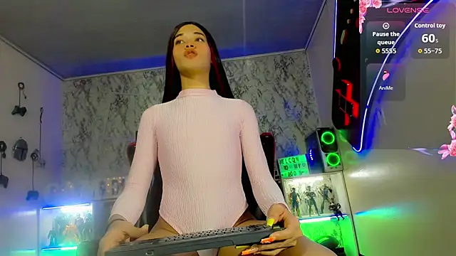 Madison Mujica online show from November 5, 11:10 am