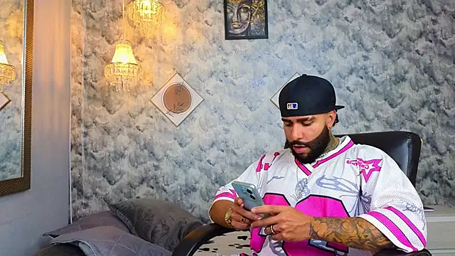 Snapshot of Apolo_rousse1 chatting on January 16, 9:19 pm Apolo rousse1 online show from January 16, 9:19 pm