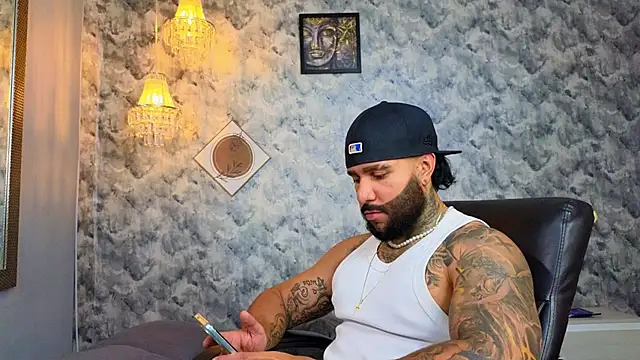 Snapshot of Apolo_rousse1 chatting on January 17, 9:29 pm Apolo rousse1 online show from January 17, 9:29 pm