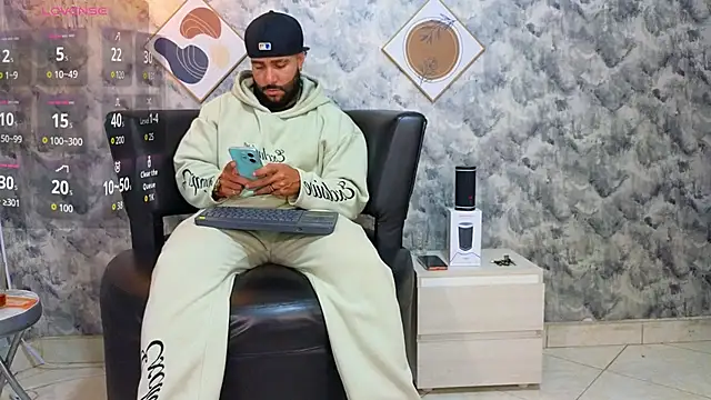 Snapshot of Apolo_rousse1 chatting on February 2, 9:57 pm Apolo rousse1 online show from February 2, 9:57 pm