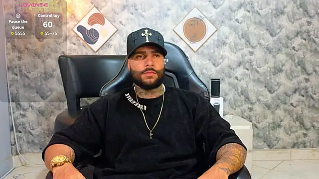 Snapshot of Apolo_rousse1 chatting on February 3, 9:42 pm Apolo rousse1 online show from February 3, 9:42 pm