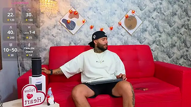 Snapshot of Apolo_rousse1 chatting on February 11, 10:37 pm Apolo rousse1 online show from February 11, 10:37 pm