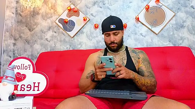 Snapshot of Apolo_rousse1 chatting on February 12, 9:21 pm Apolo rousse1 online show from February 12, 9:21 pm