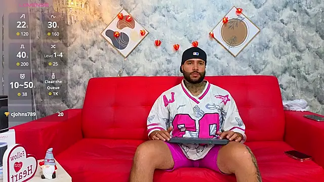 Snapshot of Apolo_rousse1 chatting on February 13, 9:11 pm Apolo rousse1 online show from February 13, 9:11 pm