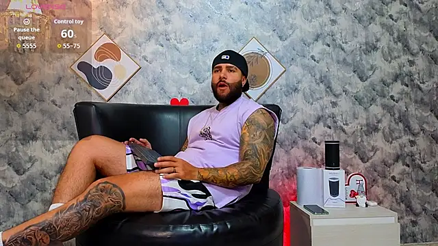 Snapshot of Apolo_rousse1 chatting on February 18, 9:22 pm Apolo rousse1 online show from February 18, 9:22 pm