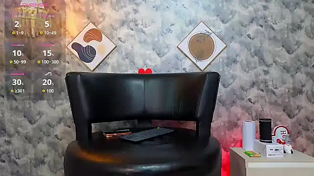 Snapshot of Apolo_rousse1 chatting on February 19, 9:33 pm Apolo rousse1 online show from February 19, 9:33 pm