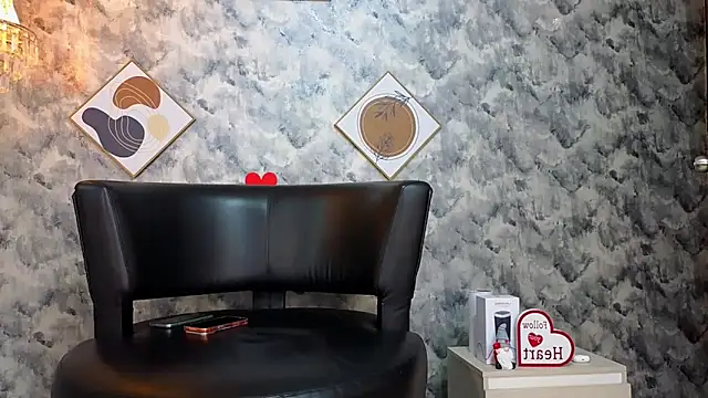 Snapshot of Apolo_rousse1 chatting on February 23, 9:34 pm Apolo rousse1 online show from February 23, 9:34 pm