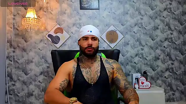 Snapshot of Apolo_rousse1 chatting on March 2, 9:32 pm Apolo rousse1 online show from March 2, 9:32 pm