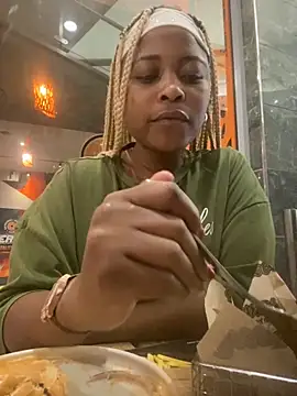 BQueen223 online show from October 17, 7:05 pm